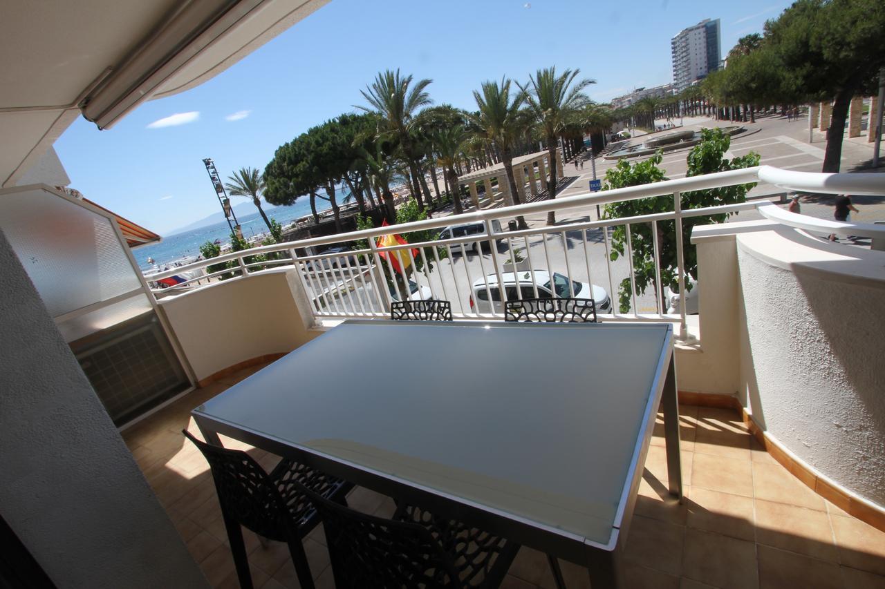 For A Stay Santillana Plaza 萨洛 外观 照片